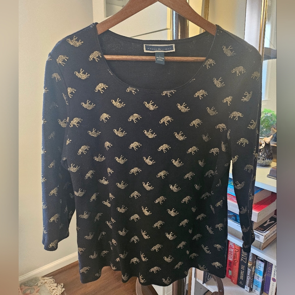 Karen Scott elephant 3/4 sleeved crewneck tee. Large.